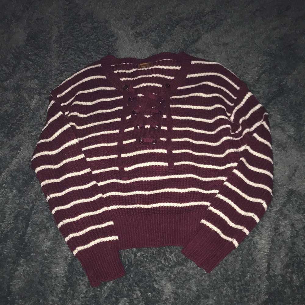 Like new burgundy and white cropped sweater POL